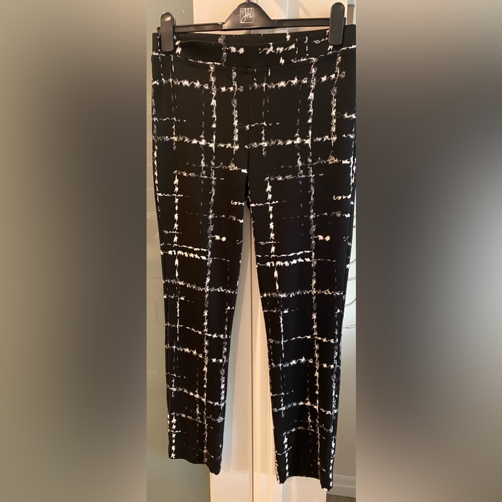 Joseph Ribkoff Pants black and white.  In mint condition